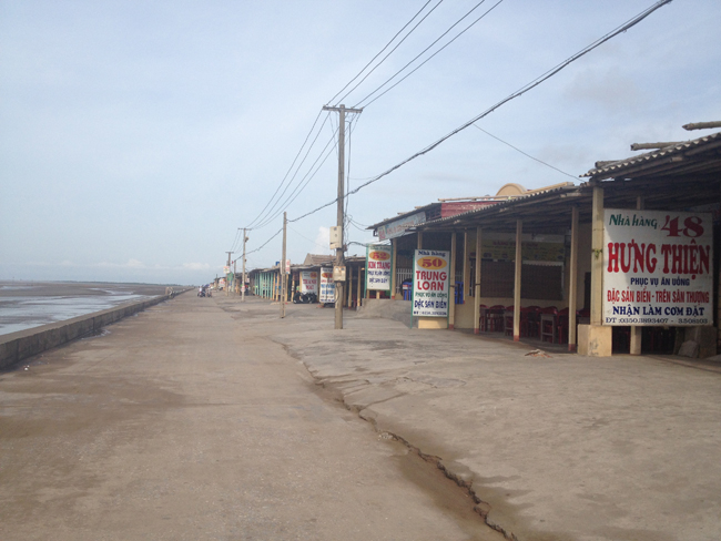 Nam Định: Du khách lo lắng về camera lắp đặt ở bãi biển Quất Lâm