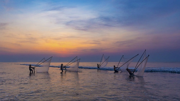 Người dân ven biển nơi đây chủ yếu sông bằng nghề đi te, xiếc tôm và cá… - Ảnh: Tran Tuan Viet
