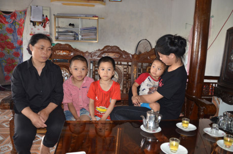 Nam Định: Tương lai mịt mờ của ba trẻ mồ côi cha mẹ