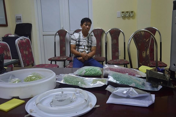 Nam Định: Bắt hai đối tượng vận chuyển hơn 10 nghìn viên ma túy tổng hợp