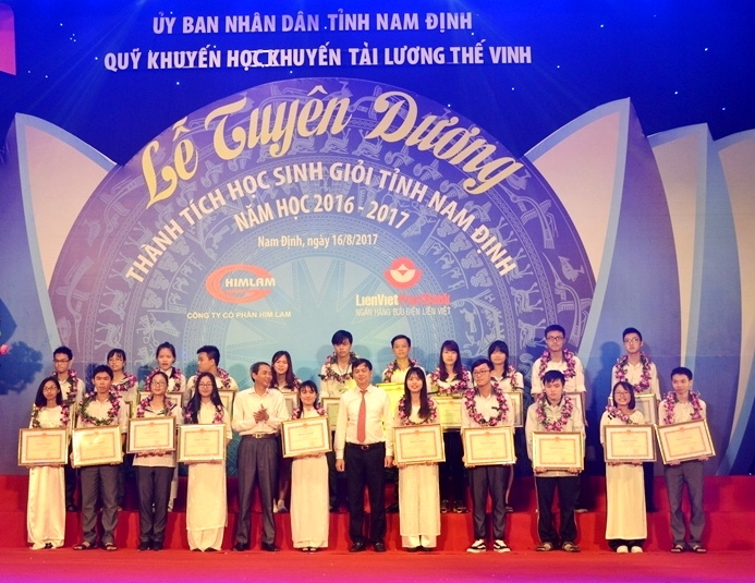 Nam Định vinh danh hàng nghìn học sinh giỏi năm học 2016 – 2017