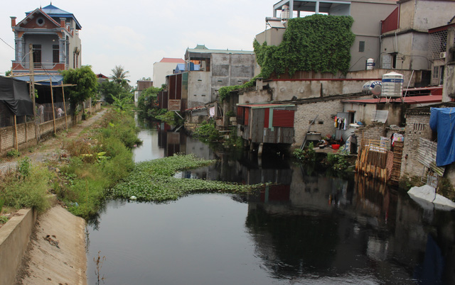 Huyện Vụ Bản, Nam Định: Hàng trăm hộ dân mất tiền vẫn phải dùng “nước bẩn”