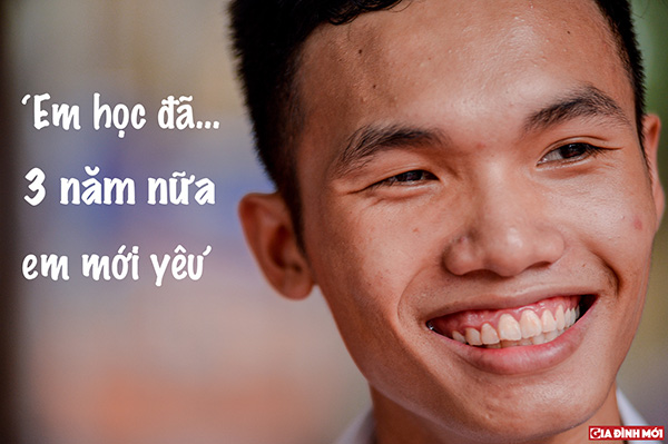 Chàng thủ khoa quê Nam Định bốc vác kiếm tiền học phí, hứa không yêu ai để học thành tài
