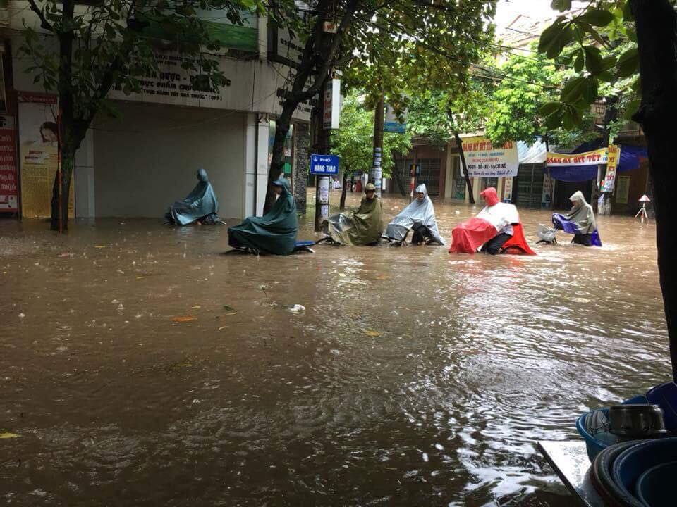Toàn cảnh TP Nam Định ngập trong nước