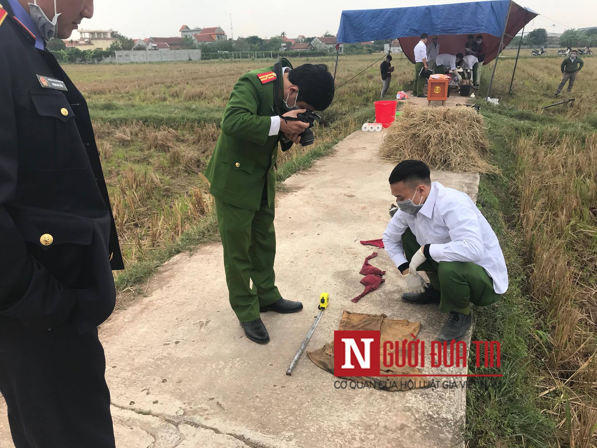 Công an Hải Hậu (Nam Định) phát thông báo tìm người thân cô gái trẻ tử vong dưới cống nước