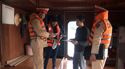 Nam Định: Tràn lan tàu thuyền “ma” trên sông Đào
