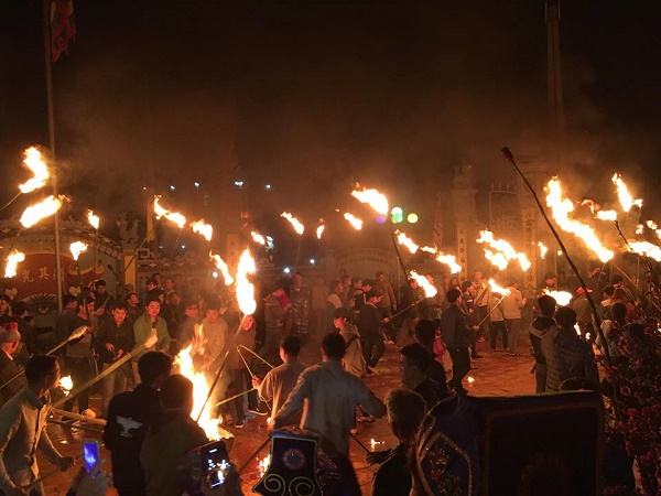 Tục lệ ‘thắp lửa’ cầu may đêm giao thừa hàng ngàn năm của người dân Nam Định