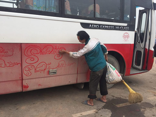 Nam Định: Người đàn ông bí ẩn vẽ lời chúc Tết lên lớp bụi bẩn ôtô là ai?