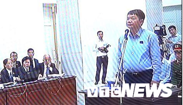 Clip: Kiểm tra căn cước ông Đinh La Thăng tại tòa