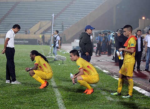 Vòng 5 V-League: Hà Nội ngôi đầu, Nam Định lo lắng