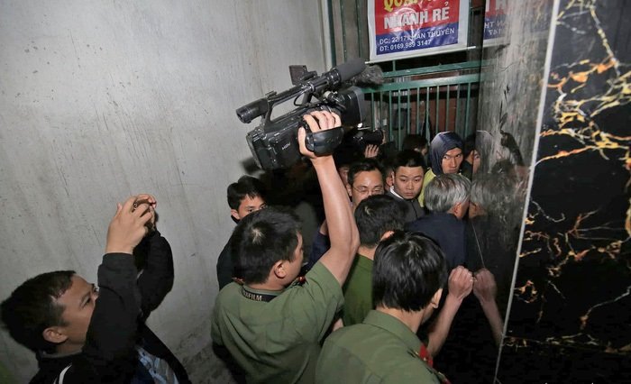Hàng xóm bất ngờ khi ông Phan Văn Vĩnh bị bắt, khám xét nhà