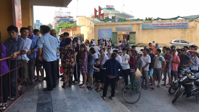 CLB Hà Nội nhờ cảnh sát hộ tống để thoát khỏi vòng vây CĐV Nam Định