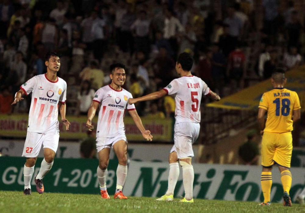Siêu phẩm đẳng cấp thế giới của cầu thủ Nam Định đẹp nhất vòng 7 V-League
