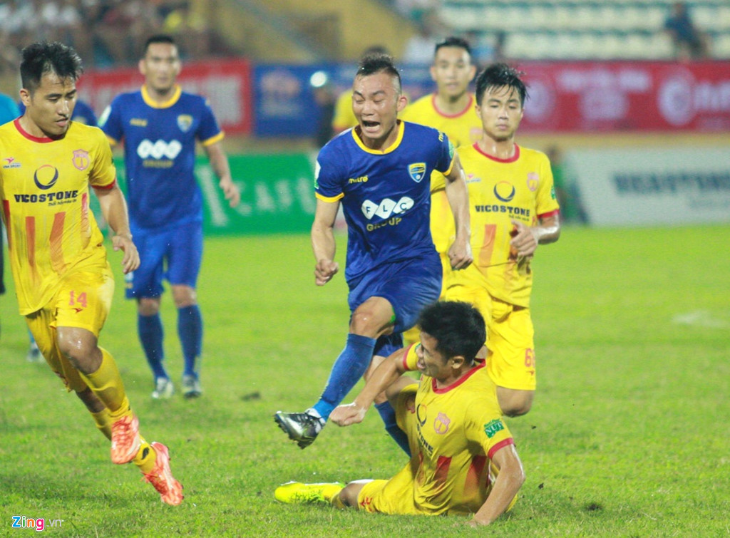 V-League 2018: Hà Nội vô địch lượt đi, Nam Định sắp thoát đáy bảng