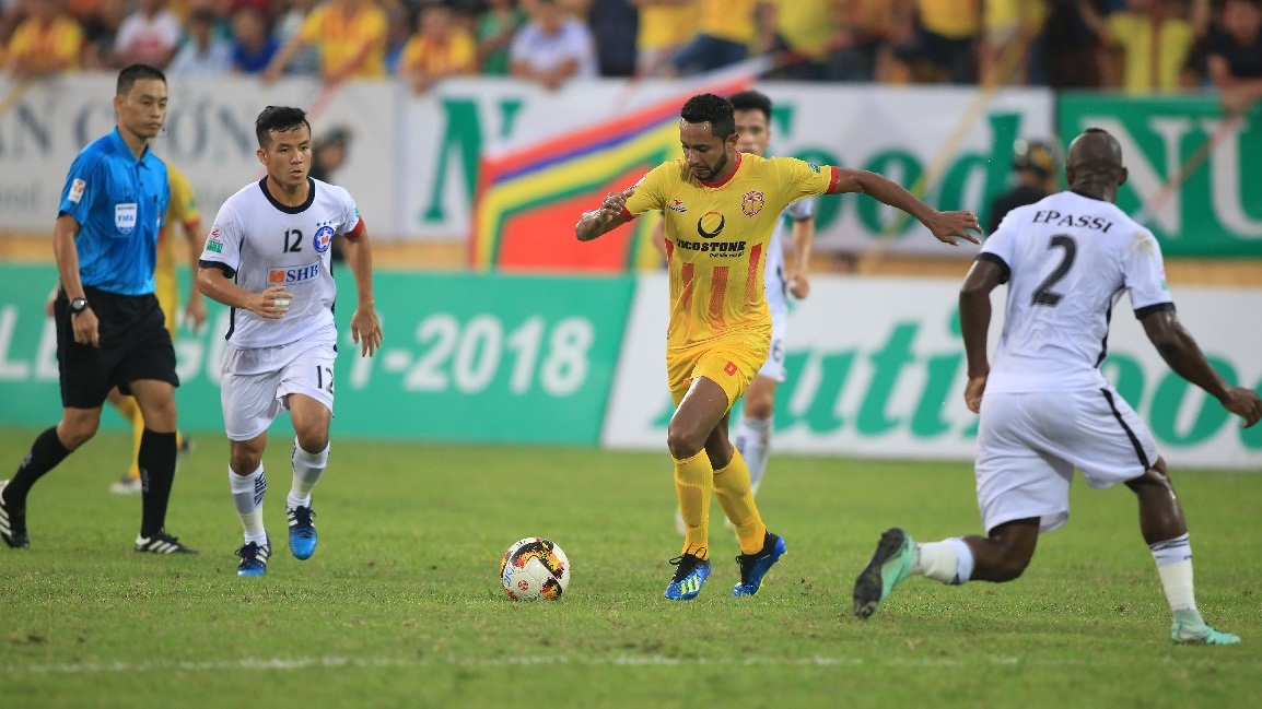 Vòng 16 V.League 2018: Nam Định đại thắng, CLB TP.HCM ngược dòng khó tin