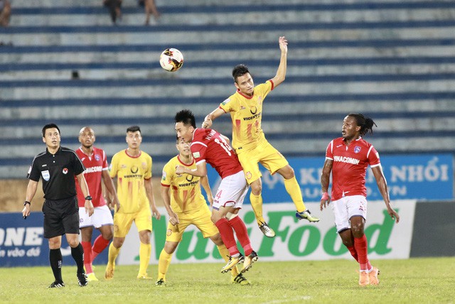 CLB Nam Định lần đầu thoát khỏi vị trí cuối bảng V-League?