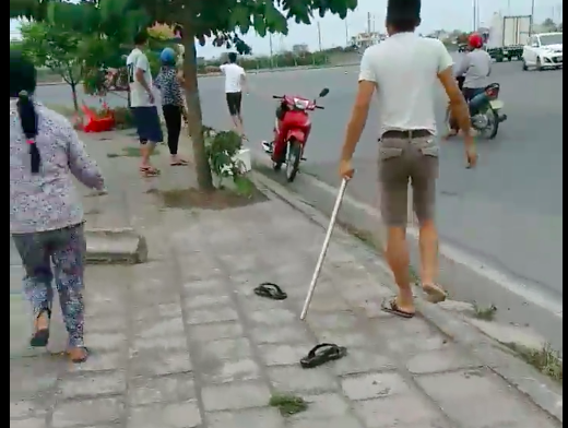 Nam Định: Hai nhà xe dùng hung khí đánh nhau như phim hành động