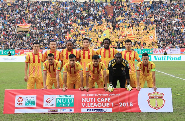 HLV CLB Nam Định: ‘Bóng đá Việt là một trò hề’