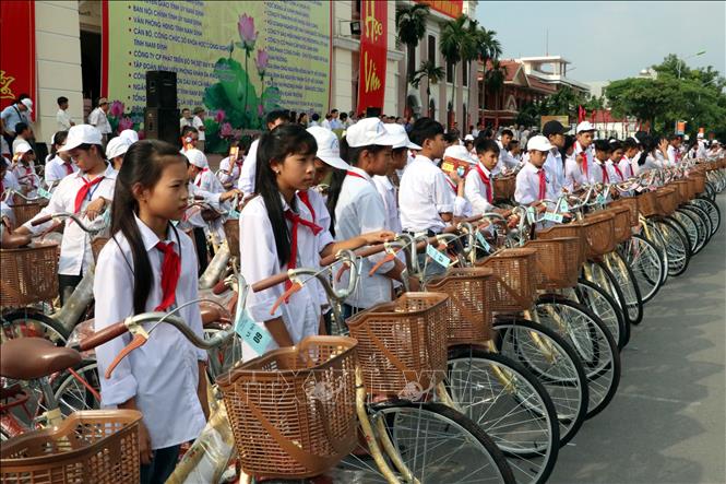 Nam Định: ‘Mùa thu khuyến học, tiếp bước em đến trường’