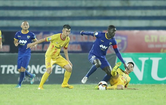 Áp lực cho Nam Định và Cần Thơ ở vòng 22 Nuti Cafe V-League 2018