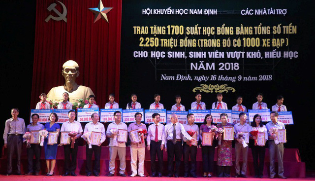 Nam Định: Trao 1.700 suất học bổng đến HS, SV nghèo vươn lên học giỏi