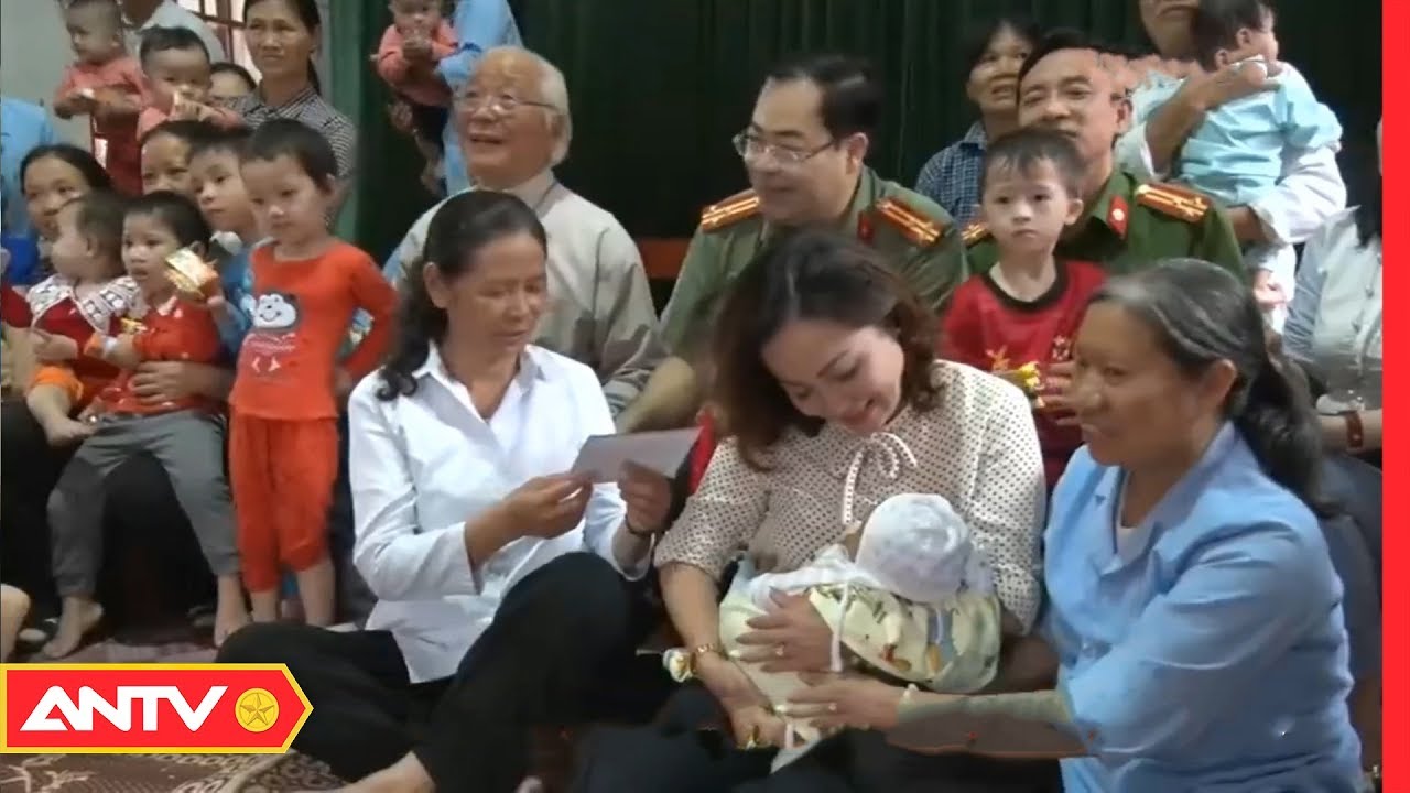 Công an Nam Định thăm, tặng quà cô nhi viện Dục Anh