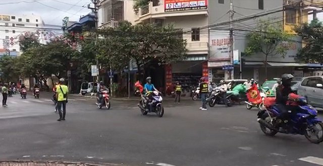 Thành viên nhóm phượt thủ chặn ngã tư đường ở Nam Định lên tiếng