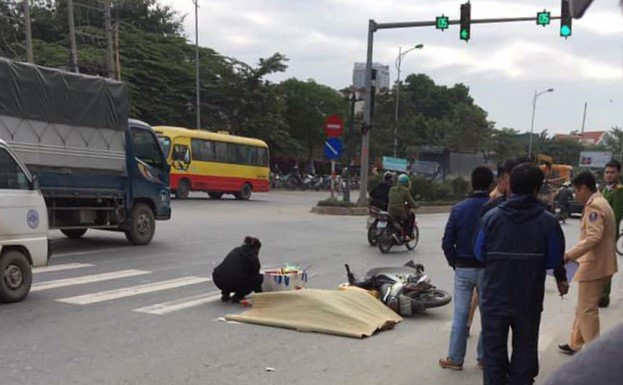 Dừng đèn đỏ, nam thanh niên quê Nam Định bị xe khách đâm tử vong