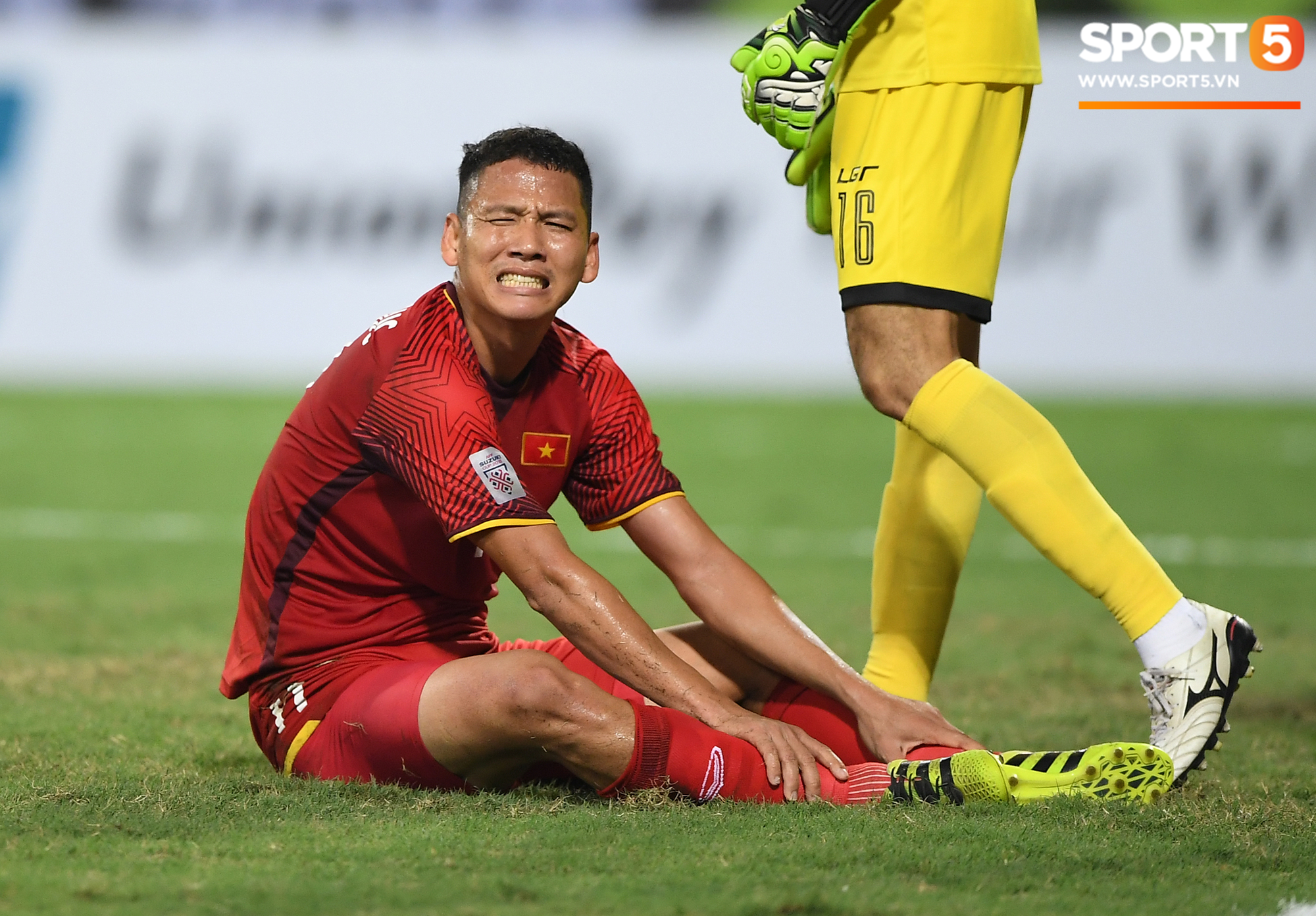 Báo Châu Á: Không gọi Anh Đức và Văn Quyết, Việt Nam định buông Asian Cup?