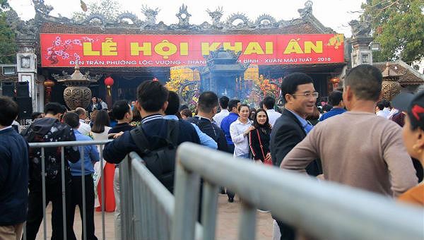 Lễ hội Khai ấn Đền Trần Xuân Kỷ Hợi(Nam Định): Cán bộ “ném tiền, cướp lộc” sẽ bị phê bình