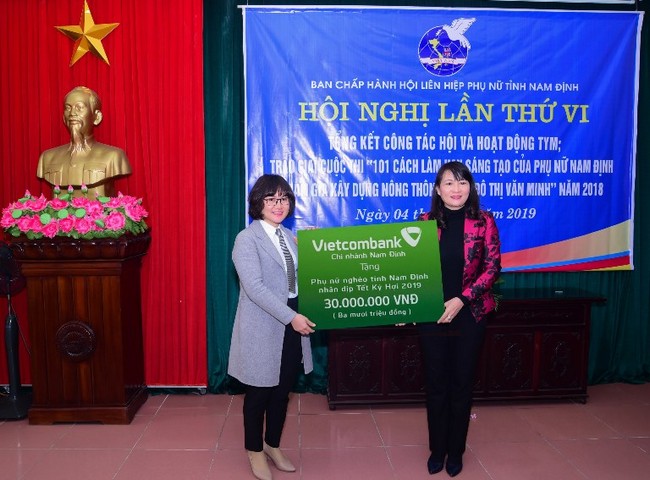 VCB Nam Định tặng phụ nữ nghèo 30 triệu đồng đón Tết