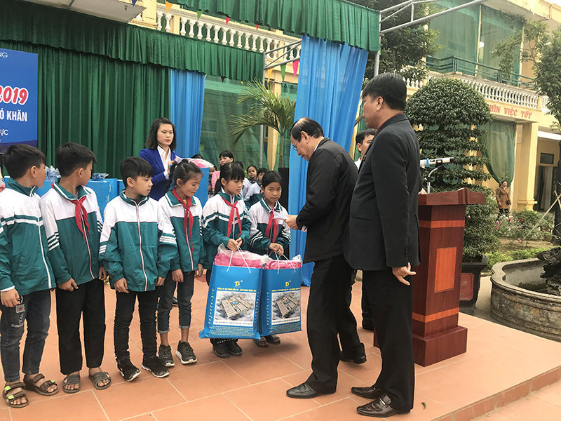 Thiên Lộc đồng hành với học sinh có hoàn cảnh khó khăn tại Nam Định