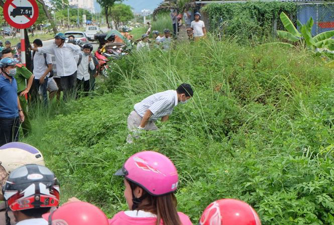 Nam Định: Tá hỏa phát hiện thi thể nam giới giữa cánh đồng, bên cạnh chiếc xe gắn máy