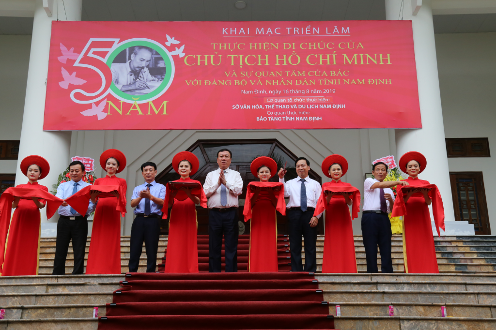 Giới thiệu các tư liệu quý về Bác Hồ với Đảng bộ và nhân dân Nam Định
