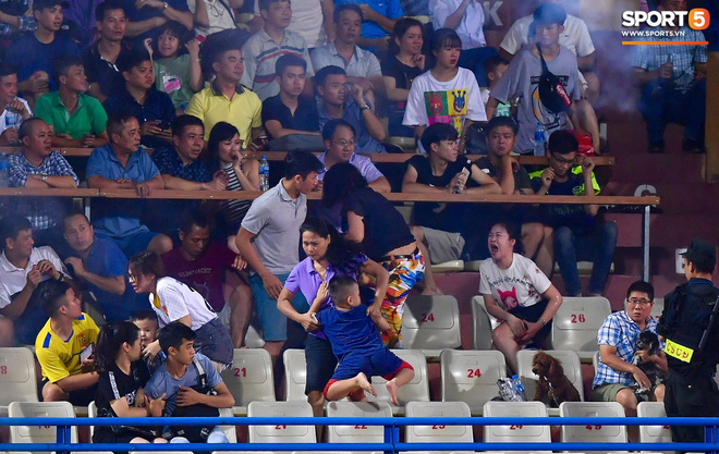 Người Nam Định xin lỗi vụ fan nữ đổ máu vì pháo hiệu trên sân Hàng Đẫy