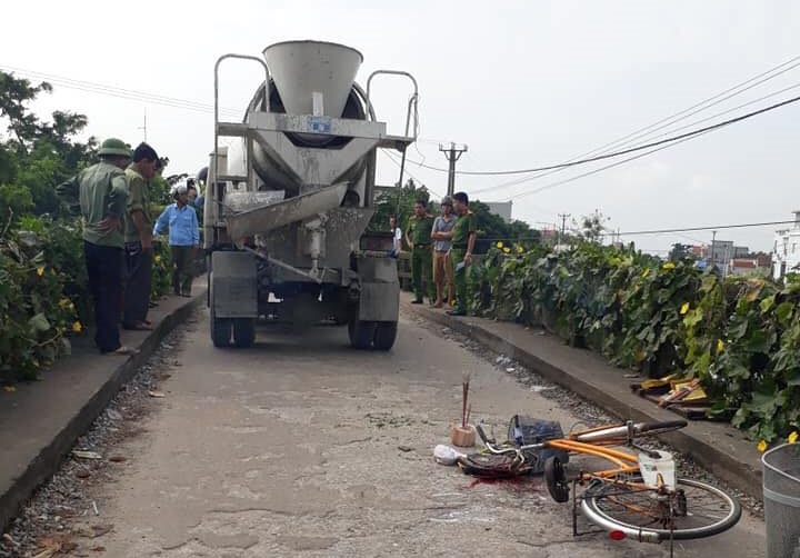 Nam Định: Xót xa bé trai bị xe bồn cán tử vong khi đang trên đường đi học
