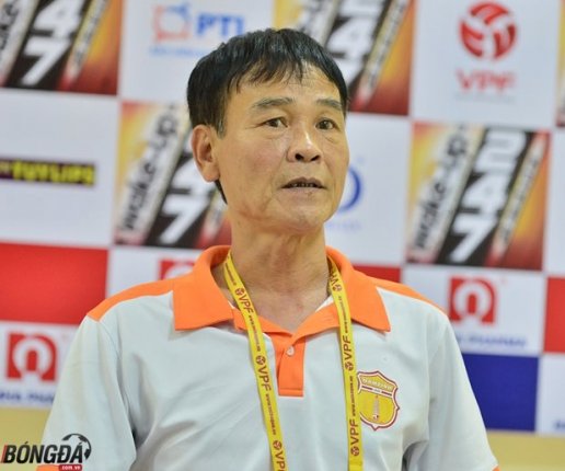 HLV trưởng Nam Định nói gì sau khi giúp đội bóng trụ hạng thành công