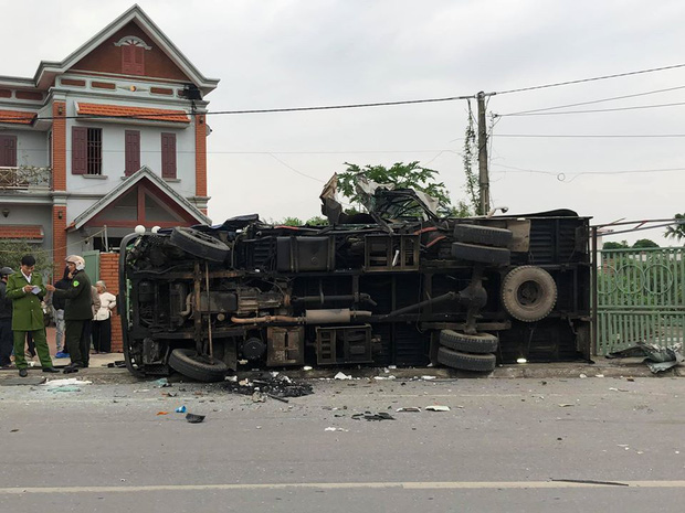 Nam Định: Hai xe tải đấu đầu cực mạnh, một tài xế tử vong tại chỗ