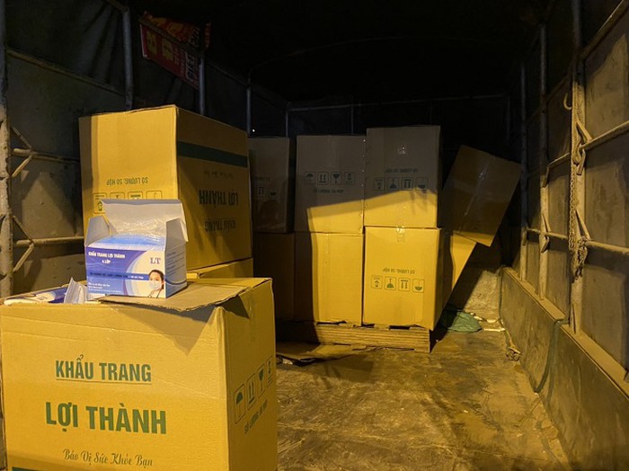 Cảnh sát 141 Hà Nội bắt giữ hơn 30.000 chiếc khẩu trang không rõ nguồn gốc