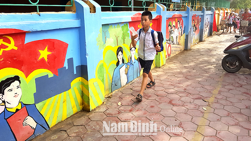 Nam Định: “Con đường bích họa” ở Nam Vân