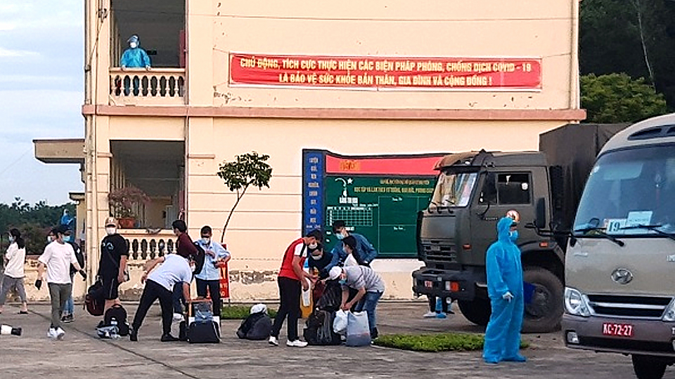 Nam Định Tiếp nhận 139 công dân từ Nga về cách ly phòng, chống dịch COVID-19