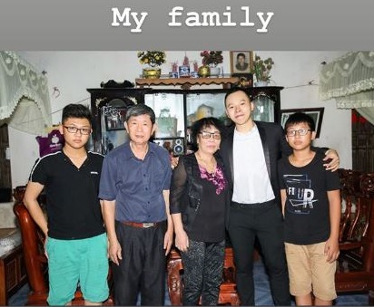 Vũ Khắc Tiệp đăng “ảnh hiếm” cùng bố mẹ ở quê nhà Nam Định