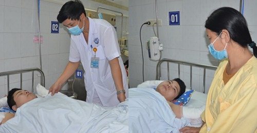 Đau nhói lòng cảnh nam sinh trường chuyên Nam Định bị bỏng đến 40% cơ thể