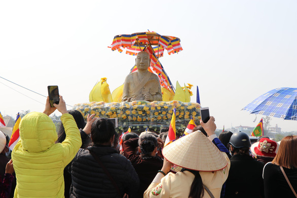 Rước tượng Phật hoàng Trần Nhân Tông vượt 2.000km từ Nam Định đến Tiền Giang