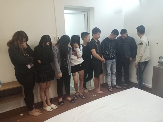 Phát hiện 139 nam thanh, nữ tú trong 2 tụ điểm thác loạn ma túy ở Nam Định