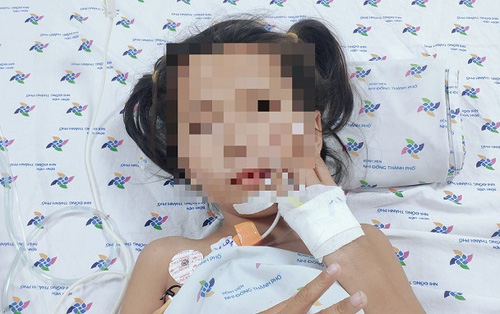 Bé gái 7 tuổi mắc căn bệnh lạ đột ngột không nói, không ăn được