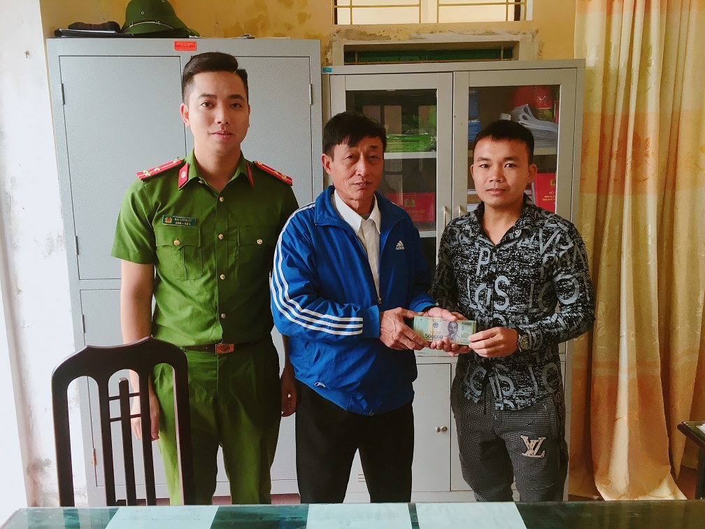 Nam Định : Một thanh niên giao nộp 38 triệu đồng nhặt được trên đường