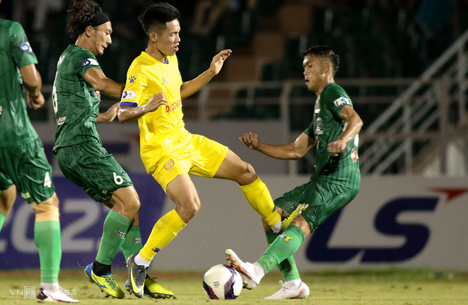 Nam Định cho cả V.League hít khói về thành tích ghi bàn