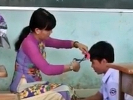 Cô giáo Nam Định cắt tóc học trò ngay tại lớp gây bức xúc
