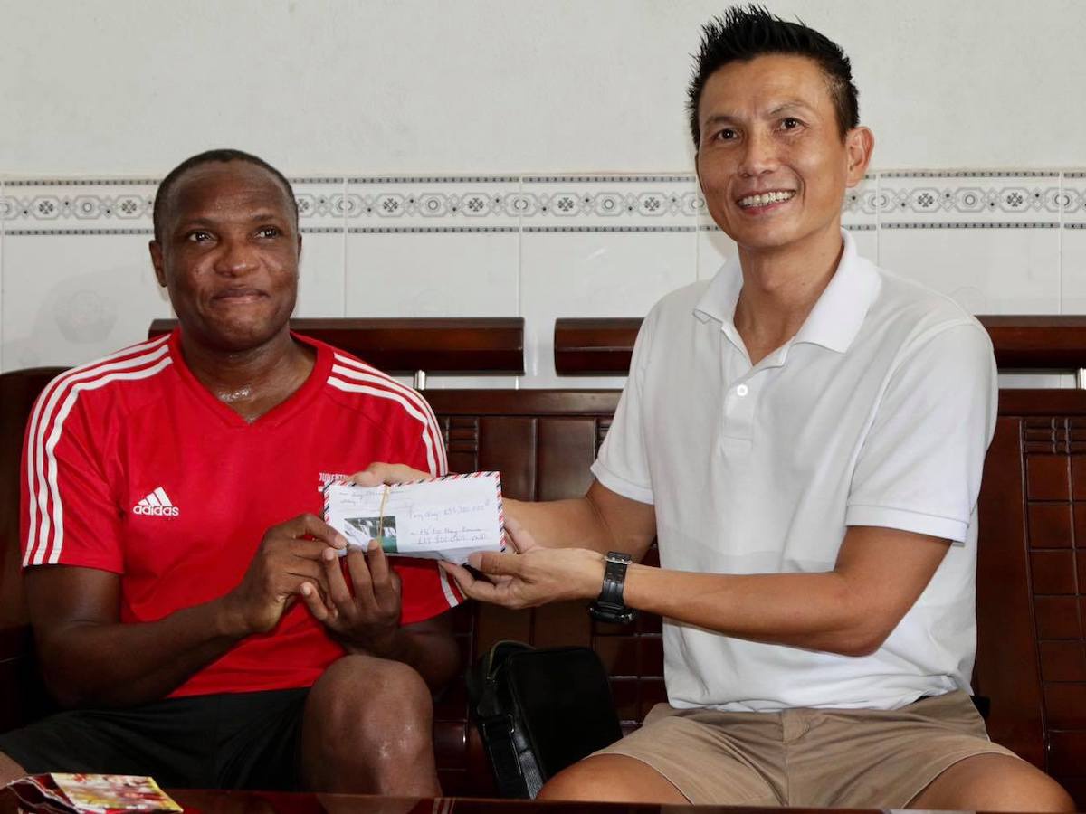 HLV Thế Anh giúp cựu cầu thủ Nam Định bị hoại tử, nhiễm trùng tủy 150 triệu đồng